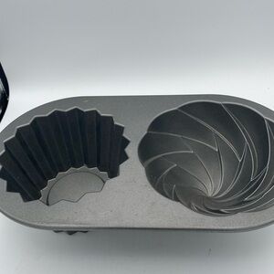 Cute Cupcake Nordic Ware cast aluminum cake pan  6 Cups 1.4 Liters USA